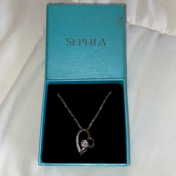 Sephila Heart Necklace - Picture 3 of 3